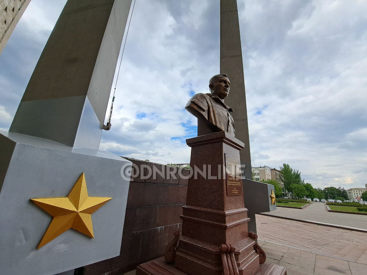 В Донецке установлен бюст Александра Захарченко | Официальный сайт ДНР